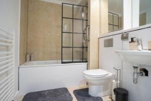 3 Bed Flat Sleeps 7 Near O2 and ExCeL London