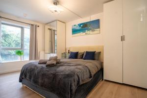 3 Bed Flat Sleeps 7 Near O2 and ExCeL London