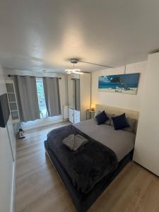 3 Bed Flat Sleeps 7 Near O2 and ExCeL London
