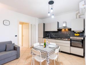 Apartment Home Bruna by Interhome