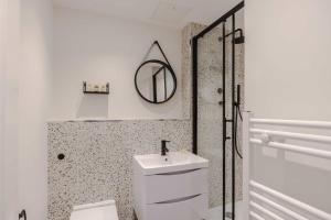 1-Bed Fitzrovia Flat - West End - Sleeps 4