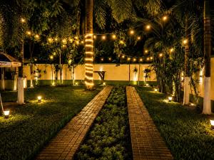 Q3 Inn, The Lawn