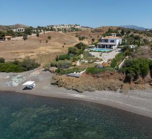 Villa Calma a Beachfront Luxury Retreat