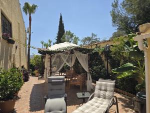 The Garden RA Floor Private Rooms, Pool, Garden Access