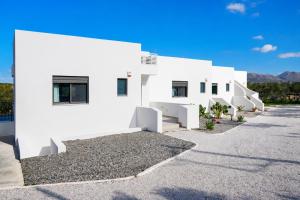 Niki Luxury Suites Pool Resort 200m From Beach