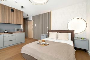 Modern Studio in Downtown with Balcony by Noclegi Renters