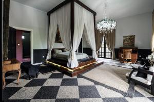 Orfeas Villas - Luxury 5BR Mansion in Canggu, Pool, Jacuzzi, Gym