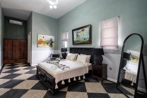 Orfeas Villas - Luxury 5BR Mansion in Canggu, Pool, Jacuzzi, Gym
