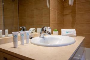 MARBELLA BANUS SUITES - Banús-Nueva Andalucía, Dama de Noche, Brand New, 2bdm 2bht, Outdoor Terrace, 3 Swiming Pools, Ideal for Families