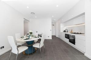 Central 2BR Retreat -Near Train, University & Mall