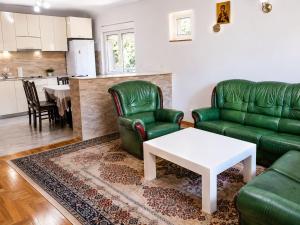 Udoban porodični apartman ViS Raška, 80m2, parking, bašta