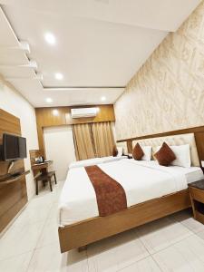 THE GRAND CORAL