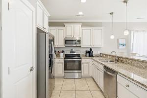 4BR Home Steps to Beach | Sleeps 8 | Myrtle Beach