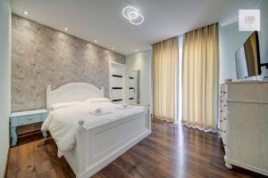Seafront 3BR Penthouse in Pieta with Private Terrace