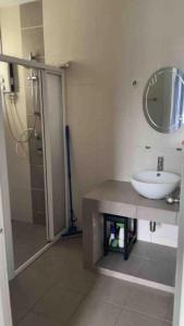 Olives homestay sharing apartment private room with private bathroom free wifi
