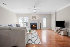 Walking Distance to night life in Huntersville