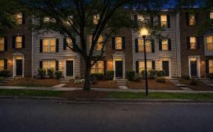 Walking Distance to night life in Huntersville