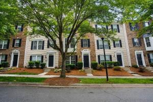 Walking Distance to night life in Huntersville