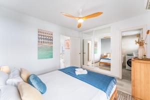 2 bed Apartment - Beachfront with Roof Terrace - Pass the Keys