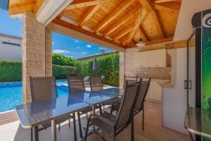 Zely Apartments with Outdoor Pool