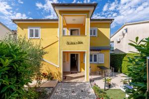 Zely Apartments with Outdoor Pool