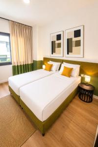 LIV - Upscale Athenian Residences