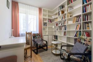 Przestronny Apartament Victus z Parkingiem, Tarsaem i Gabinetem do Pracy By Noclegi Renters