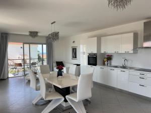villa White