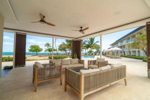 Oceanfront Penthouse, Playa Dorada Escape