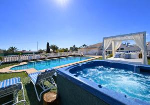 Villa Palmeras by DYGAV: Private Pool & Tennis