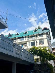 Shanti Cafe - Signature Stays Manali