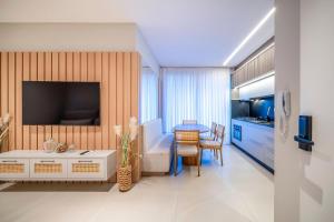 Leme 106 – Apartamento novíssimo a poucos metros do mar em Bombas.