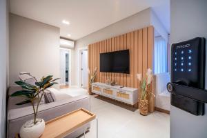 Leme 106 – Apartamento novíssimo a poucos metros do mar em Bombas.