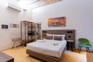 Urban Vatican Rooms 2