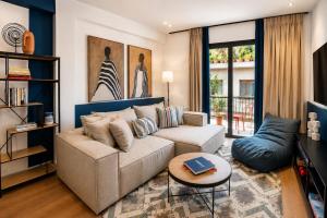 LIV - Upscale Athenian Residences