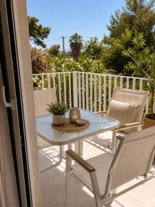 PJ Properties Studio in Sounio steps away from the beach