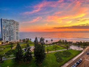 Stunning Ocean Views Sunset & Sunrise 3BR
