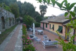 Villa Olivari apartments and garden