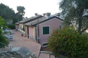 Villa Olivari apartments and garden