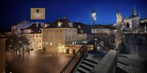 Hotel At the Golden Scissors