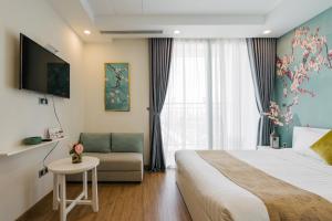 Modern Skyline Studio Apartment with Sunset View in Green Bay Hanoi