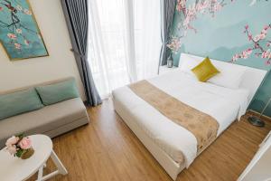 Modern Skyline Studio Apartment with Sunset View in Green Bay Hanoi