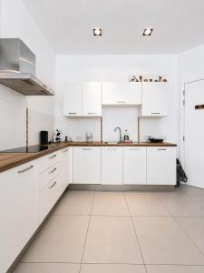 Spinola Bay 2 BR Apartment w Jacuzzi & Sea View