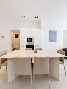 Spinola Bay 2 BR Apartment w Jacuzzi & Sea View