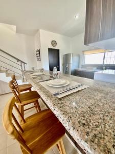 Gorgeous Beach house 3BD Pool and BBQ