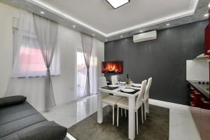 Villa White Pool Apartmens