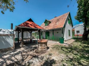 Vitez Guesthouse Siofok - detached house with yard and Sauna