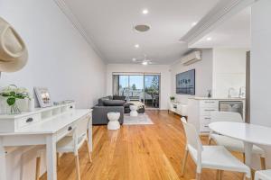 Sleeps 4 - 2 bed 2 bath - Restful Suburban Stay