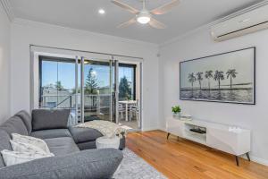 Sleeps 4 - 2 bed 2 bath - Restful Suburban Stay