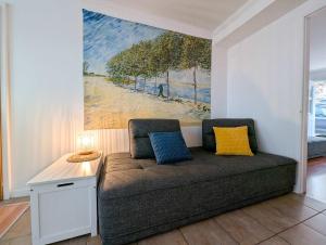 Chalet #11 Waterfront with Spa, Wifi & AC